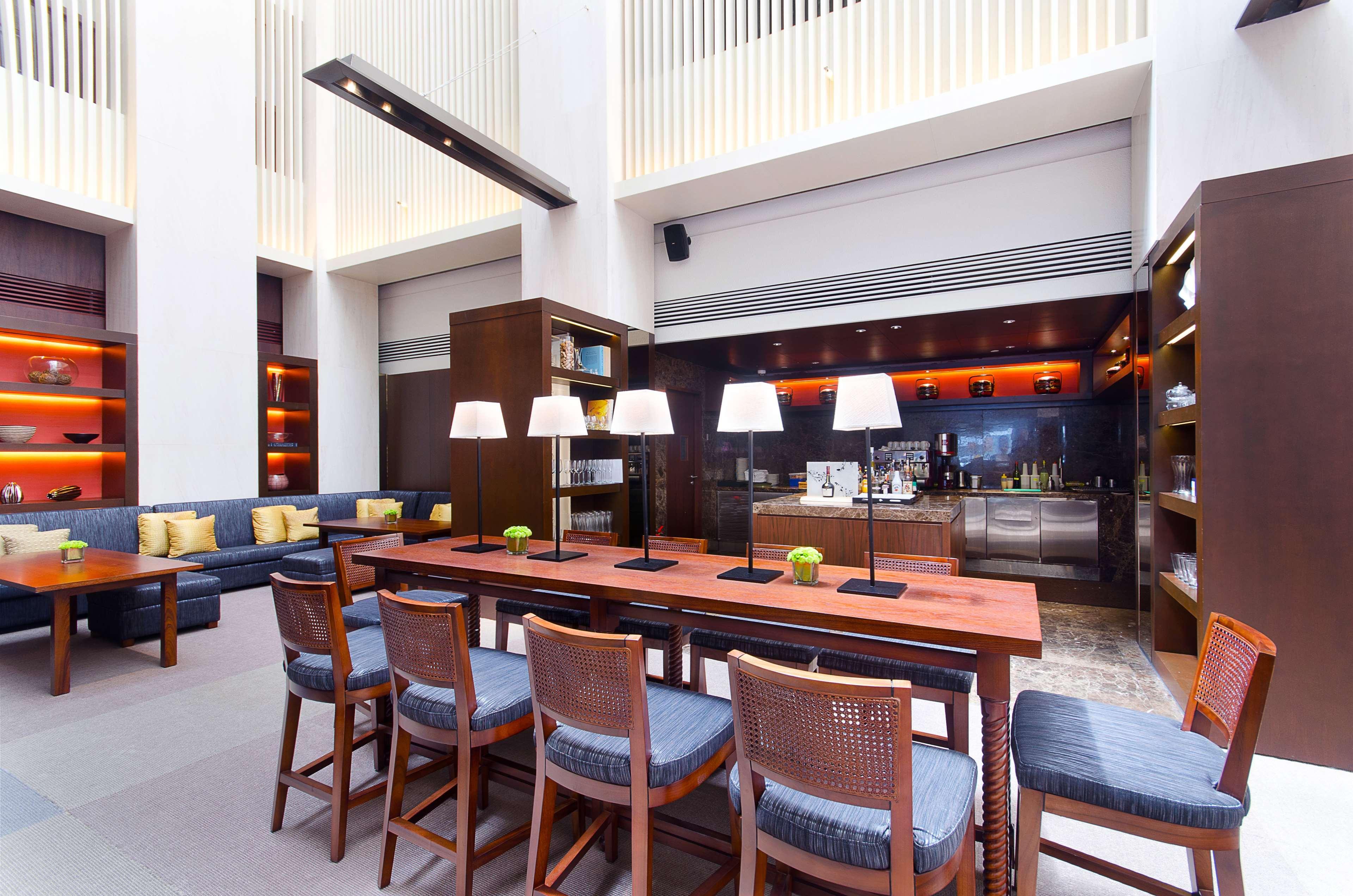 Hotel Hyatt Regency Kinabalu Kota Kinabalu Exteriér fotografie The lounge at the airport